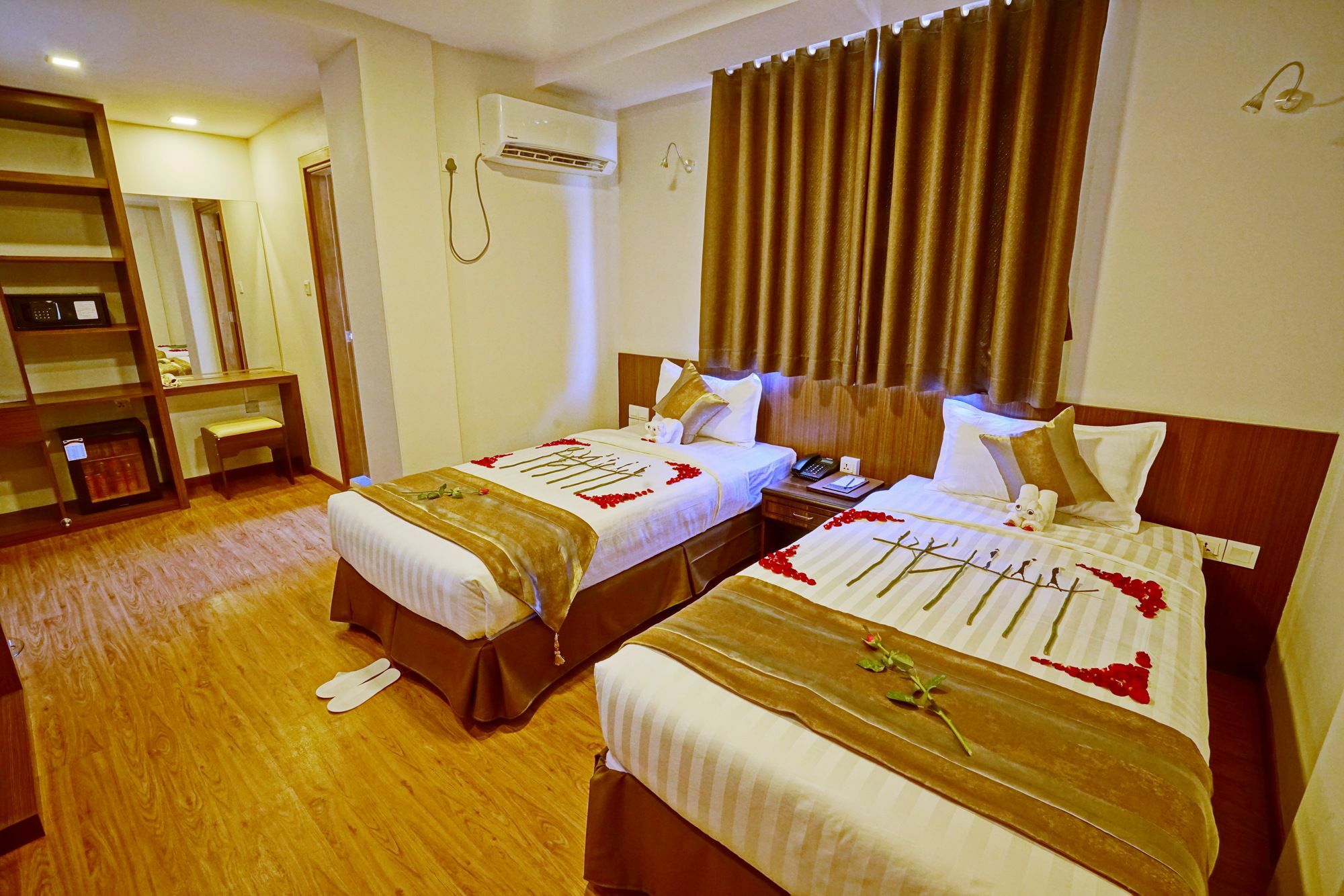 Sanctuary Hotel Mandalay Exterior photo